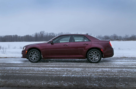Editorial 2018 chrysler 300s awd 03 jw