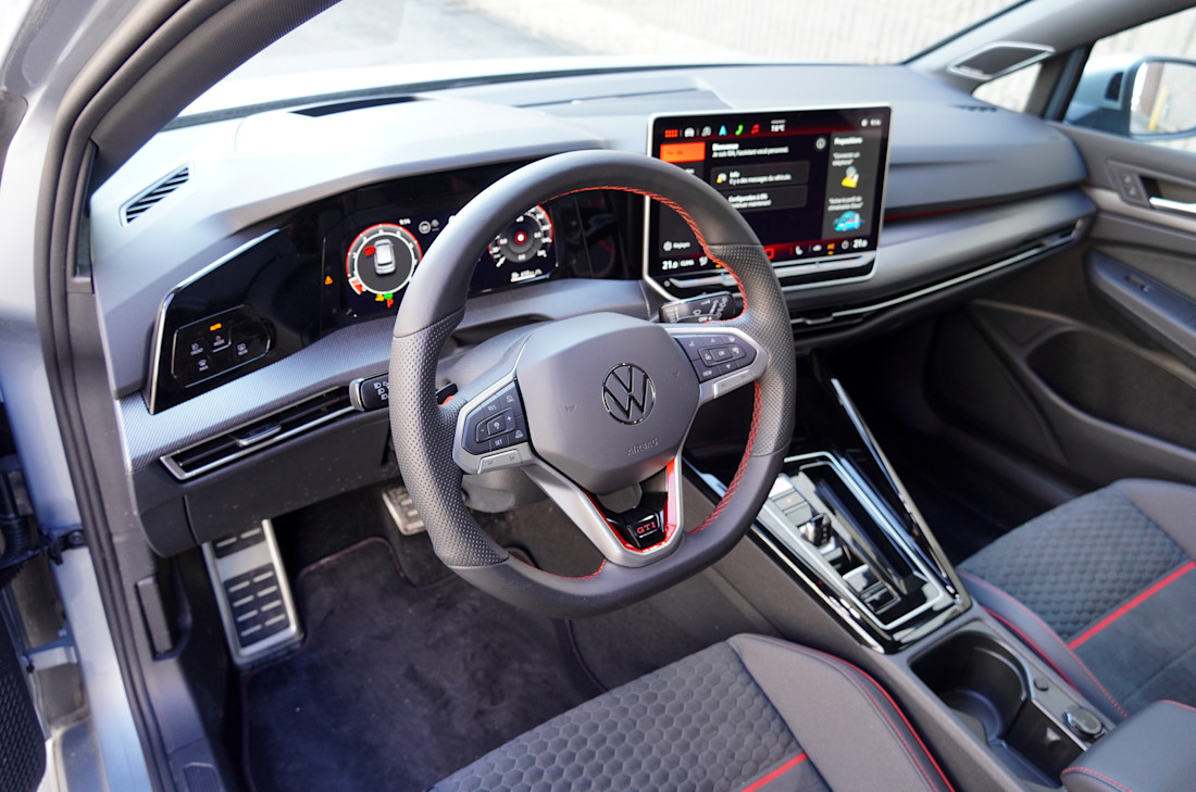 Volkswagen Golf GTI 2026 (22).jpg