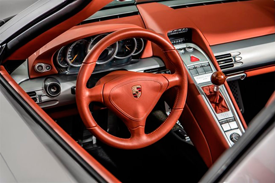 Porsche-Carrera-GT-12.jpg