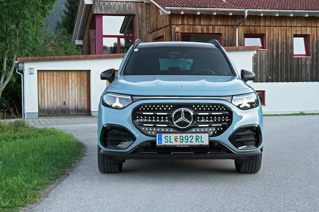 2 mercedes-benz-glb-250+-eq-2026-front