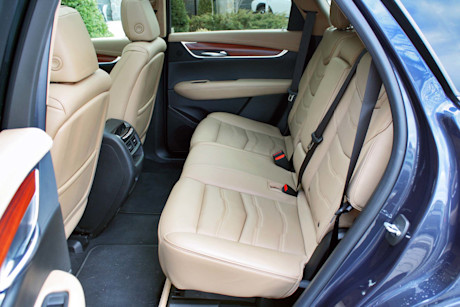Editorial 2018 cadillac xt5 awd platinum 18 db