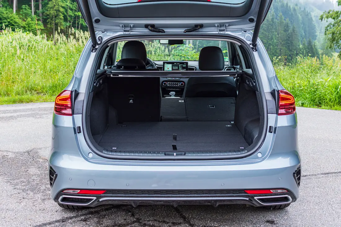 Kia-Ceed-Sportswagon-PHEV-Trunk-1