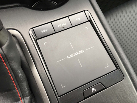 Lexus UX 250h AWD 2020 : essai hivernal Image