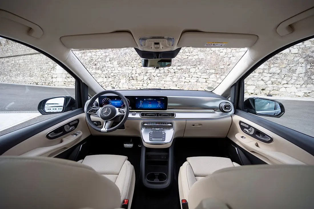 mercedes-v-klasse-eqv-2024-cockpit
