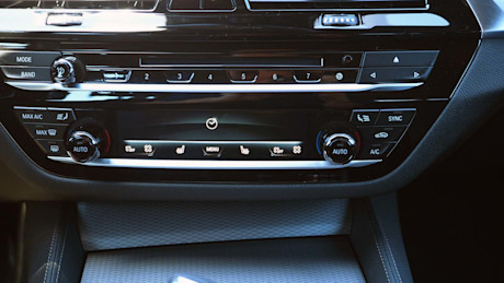Editorial 2019 bmw 530e m performance 23 jp