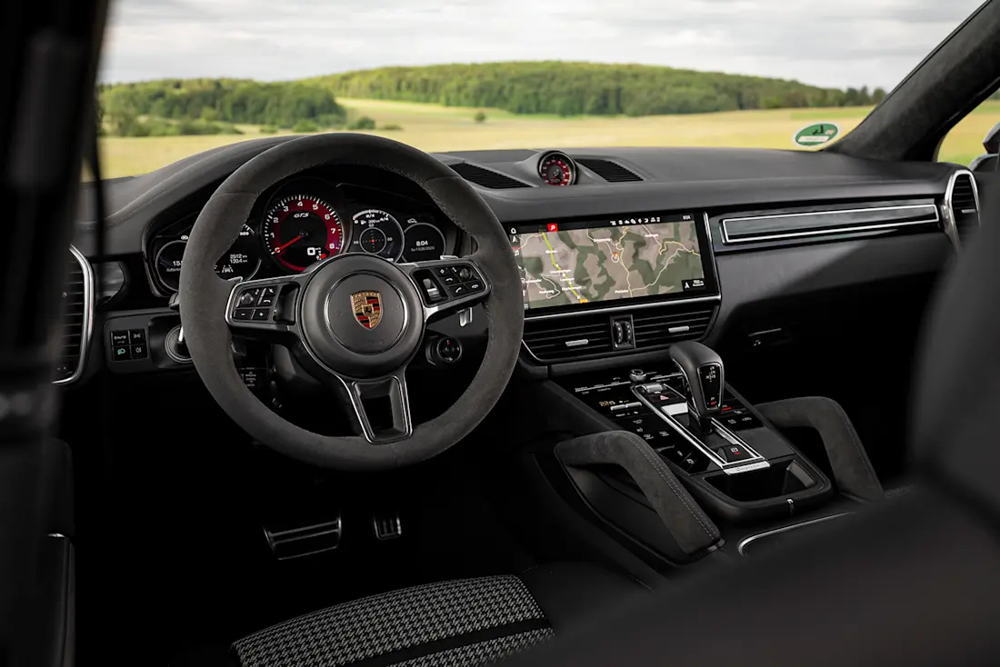 Porsche-Cayenne-GTS-Coupe-2020-Interieur Porsche-Cayenne-GTS-Coupe-2020-Interieur