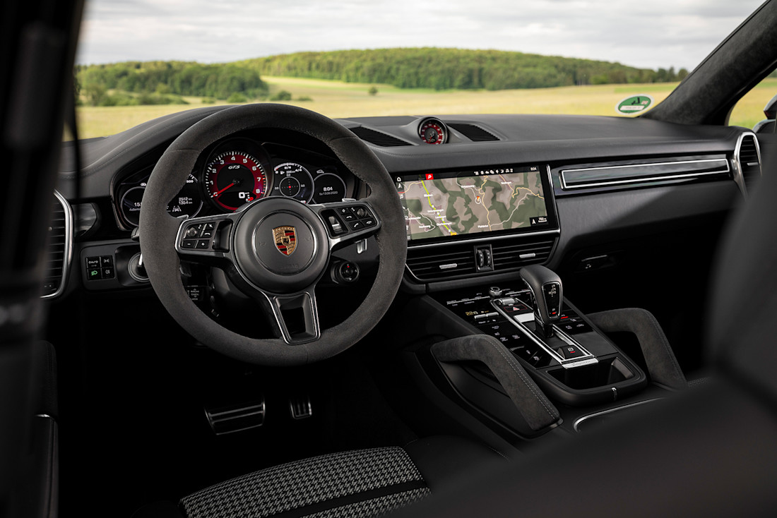 Porsche-Cayenne-GTS-Coupe-Interieur