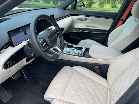 Editorial 2026 genesis gv70 35t sport awd fd pb 250405 17