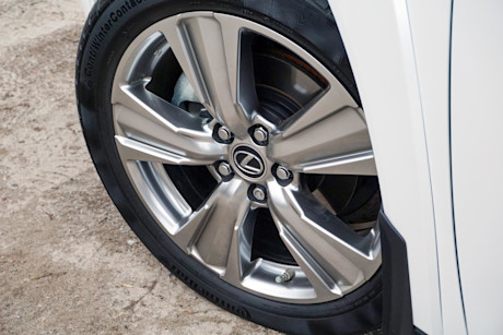 Editorial 2023 lexus ux 250h elegance special edition 08 di