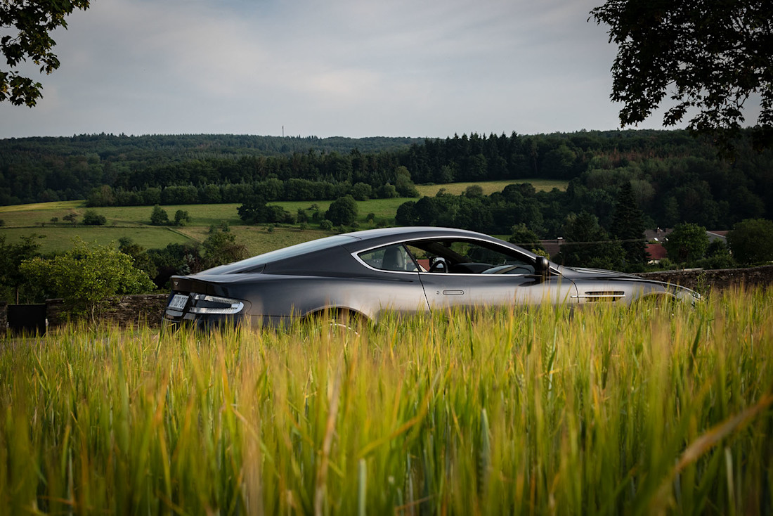 Aston-Martin-DB9-Field.jpg