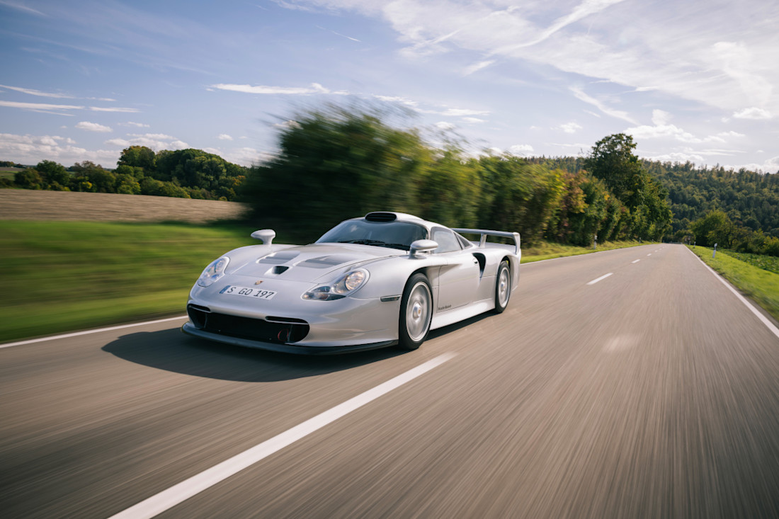 Porsche 911 GT1 Straßenversion (2).jpg