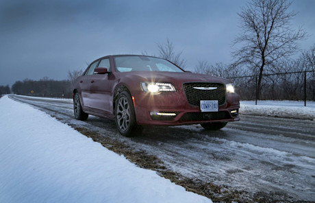 Editorial 2018 chrysler 300s awd 01 jw