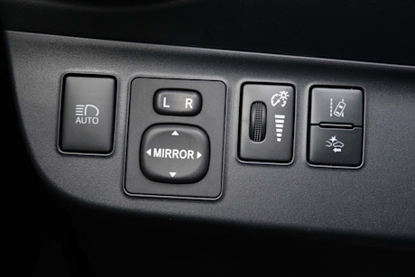 Editorial 2019 toyota prius c technology 32 jm