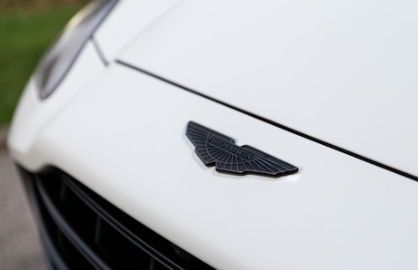 Editorial 2023 aston martin dbx 707 05 jw