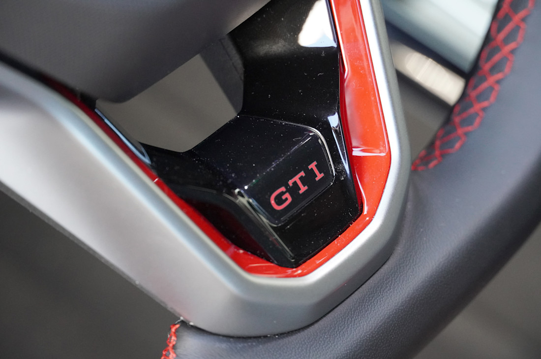 Volkswagen Golf GTI 2026 (25).jpg