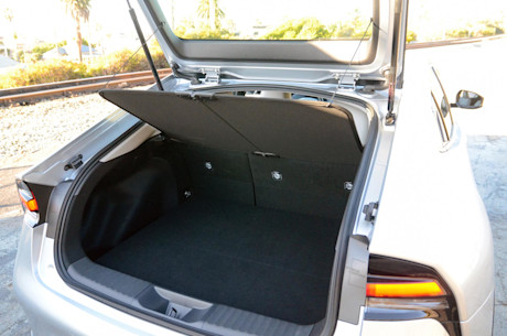 Toyota Prius 2023 : premier contact Body Image
