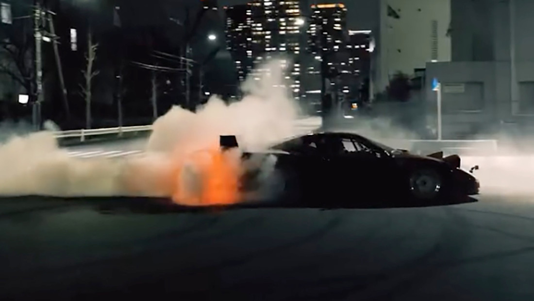 Lewis Hamilton Ferrari F40 Donut - Screenshot - Instagram - 2