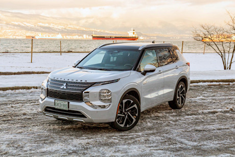 Editorial 2023 mitsubishi outlander phev 03 ew