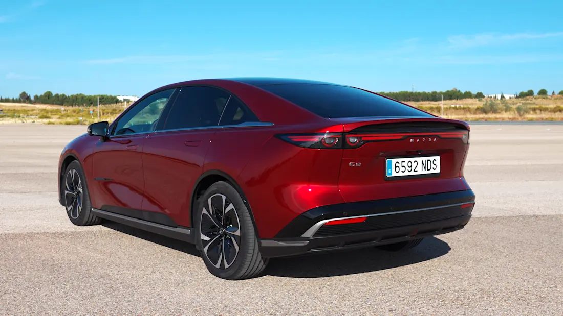 Mazda 6e trasera