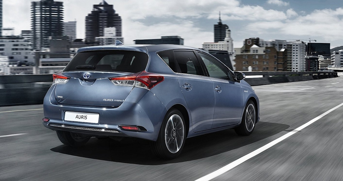 toyota-auris-back