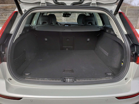 Editorial 2019 volvo v60 inscription 13 sw