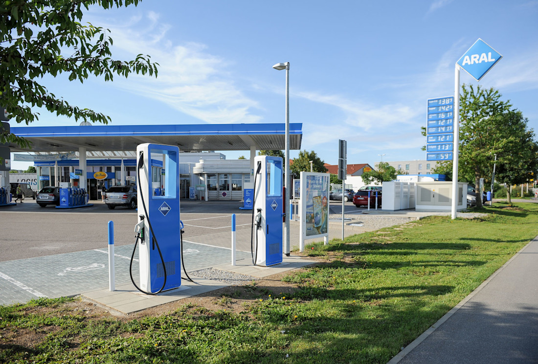 Ladesäulen-Pflicht an Tankstellen ab 2028