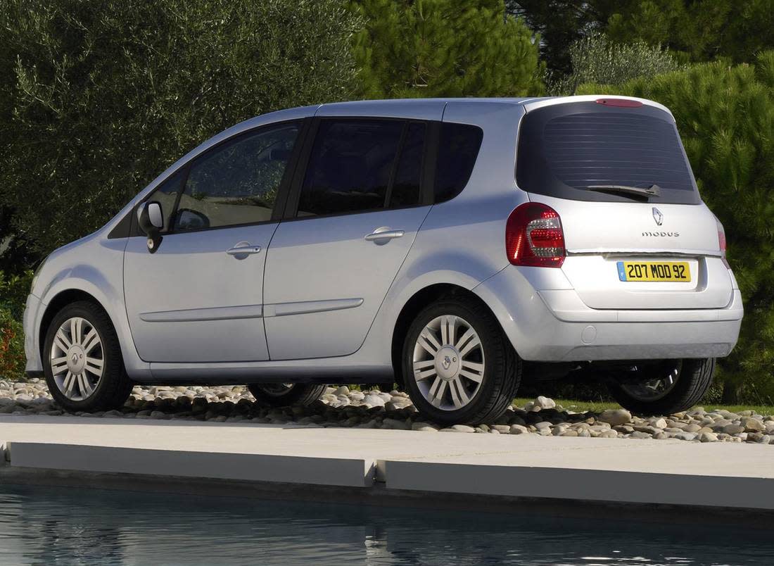 pJjzjj5HWgH0zahLJR9Xu-e67e76907f959ed962539e4d1b11b7c9-renault-grand-modus-back-1100