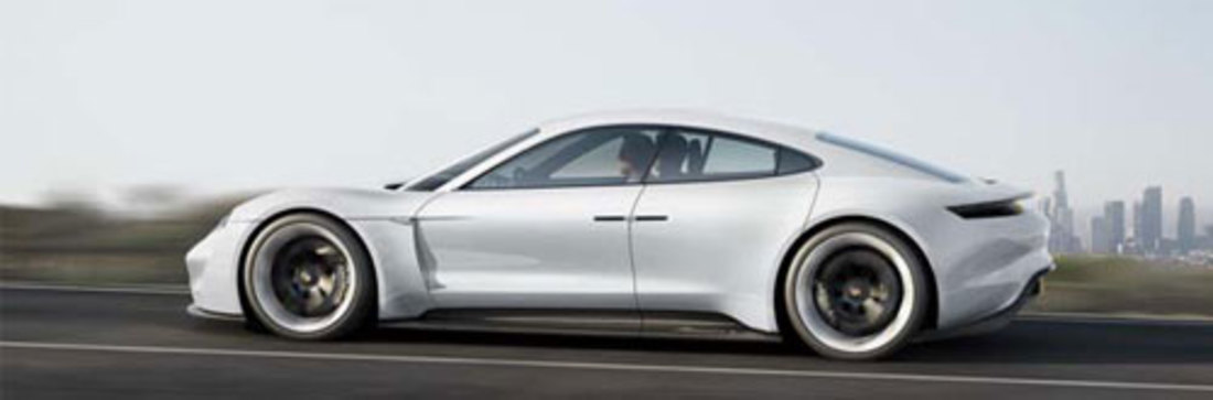Rapport: Porsche Mission E – Profession? Tueuse de Tesla.