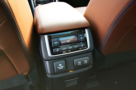 Editorial 2019 subaru ascent premier 40 jp