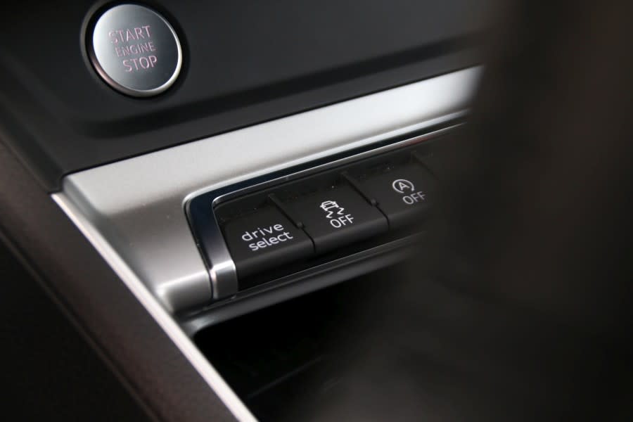 compa-q3-sportback-mini-countryman-11.jpg