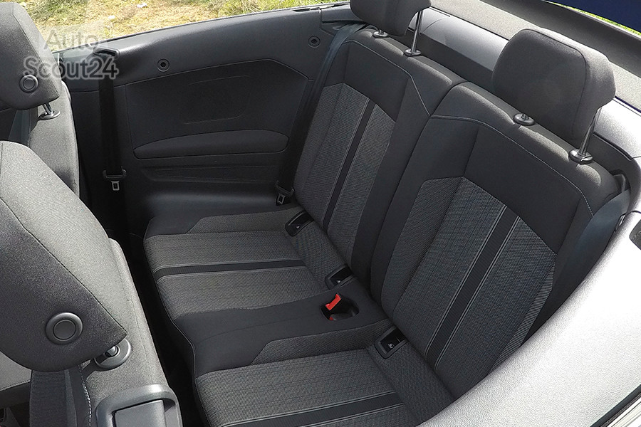 foto vw t-roc asientos traseros 2.JPG