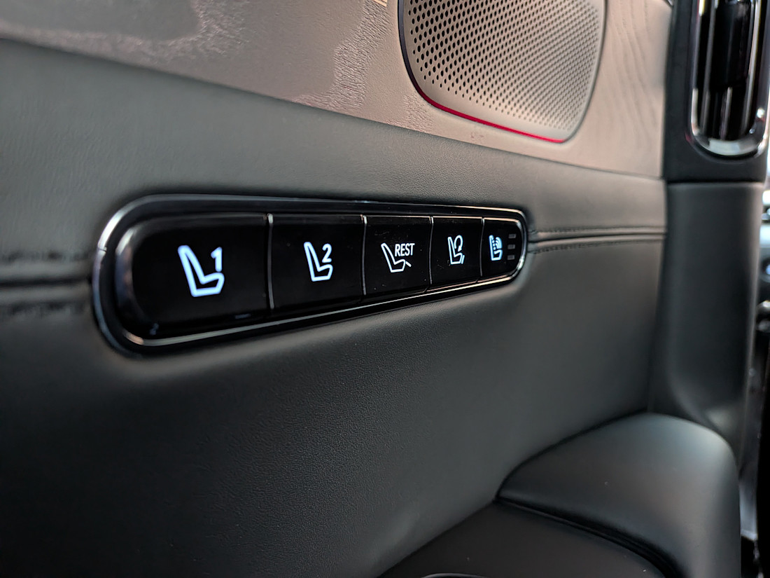 2026 Genesis G90 Black Edition - TD - SBe - 260327 - 33.jpg