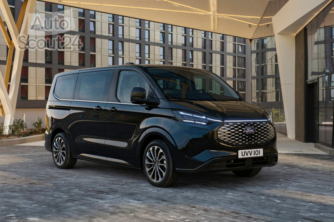 2022_FORD_TOURNEO_TITANIUM_01.jpg