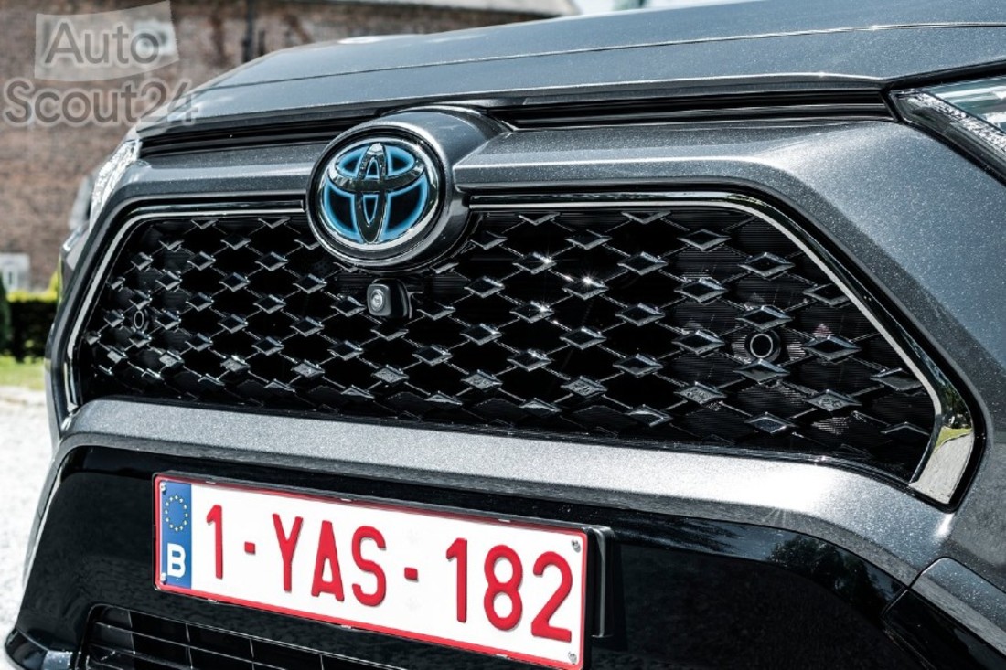 Toyota-RAV4_Plug-in_Hybrid-2021-1280-6d (1).jpg