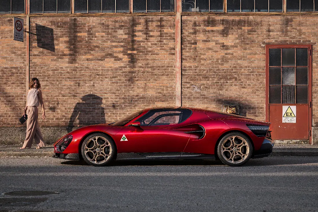 Alfa-Romeo-33-Stradale (14)