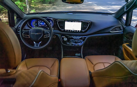 Editorial 2021 chrysler pacifica hybrid pinnacle 22 bm