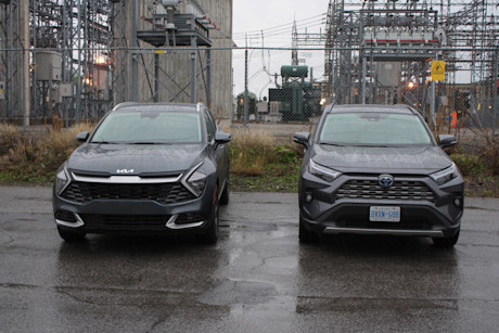 Kia Sportage HEV 2023 vs Toyota RAV4 Hybride 2022 : match comparatif Image