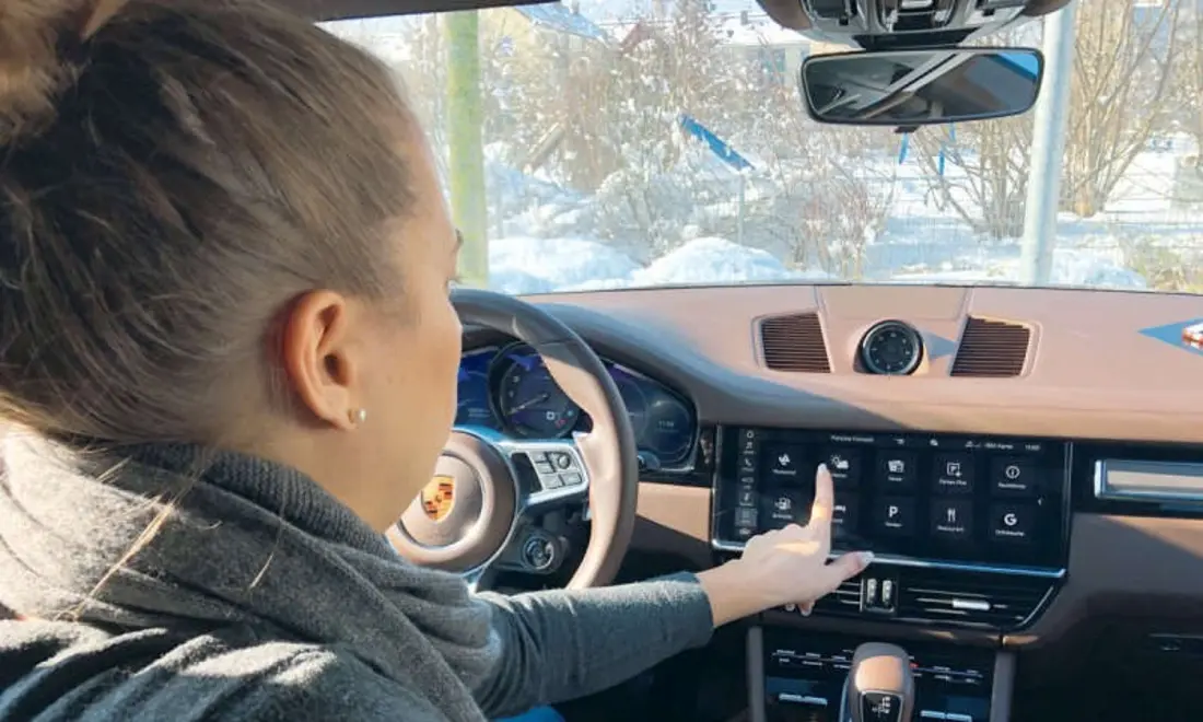 porsche-cayenne-user-experience-1 porsche-cayenne-user-experience-1