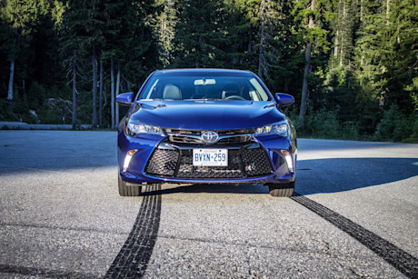 Editorial 2015 toyota camry xse v6 bm 01