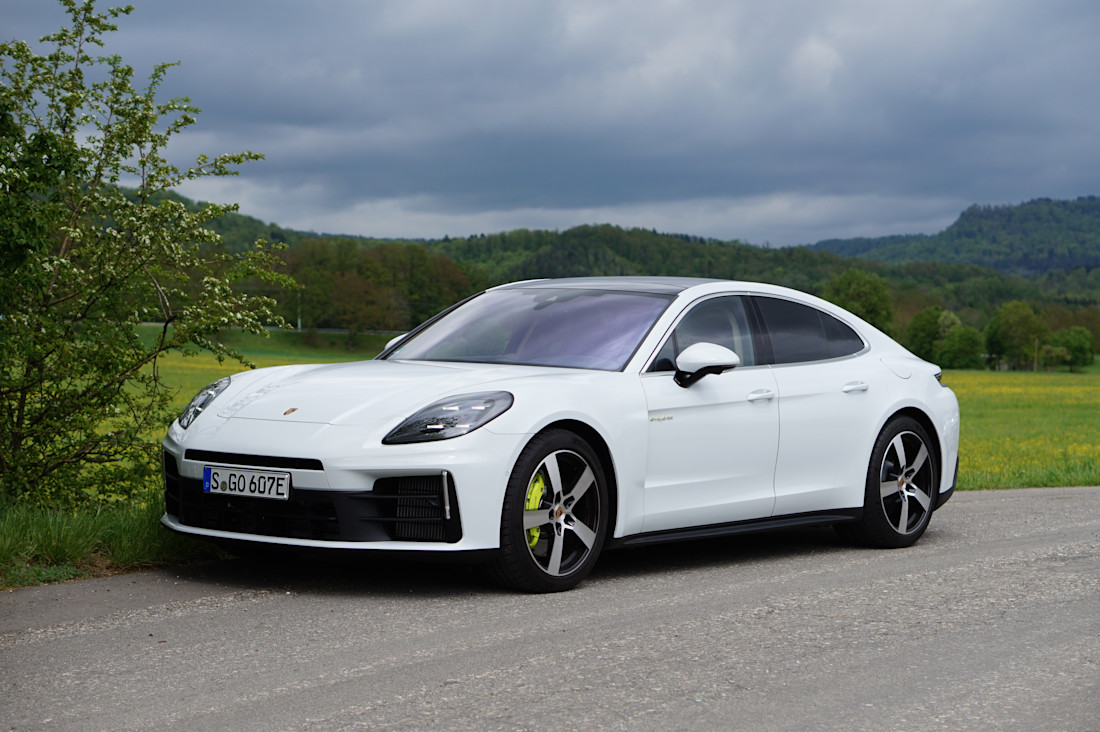 2025-porsche-panamera-e-hybrids-jl-13.jpg