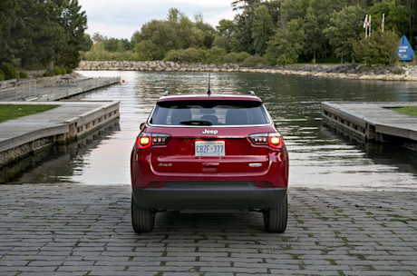 Editorial 2017 jeep compass north 4x4 06 jw