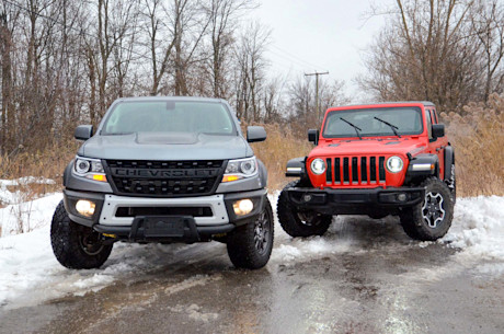 Chevrolet Colorado ZR2 Bison 2020 vs Jeep Gladiator Rubicon 2020 : match comparatif Image