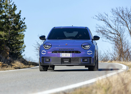 ADV146 - AutoScout24 adviespagina - met de auto in het buitenland, wat moet verplicht in de auto foto
