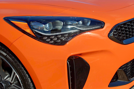 Editorial 2021 kia stinger gt limited neon orange 06 pb