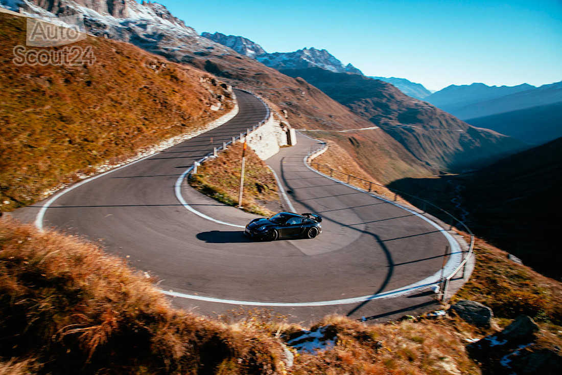 PORSCHE 718 CAYMAN GT4 RS (9).jpg