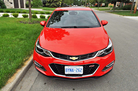 Editorial 2017 chevrolet cruze hatchback premier 02 mb
