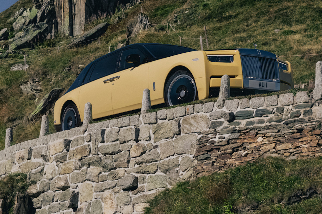 Rolls-Royce-Phantom-Goldfinger-2024 (12).jpg
