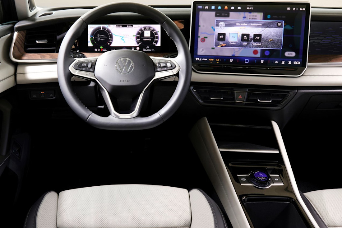 Volkswagen-Tayron-2025-interior (2).jpg