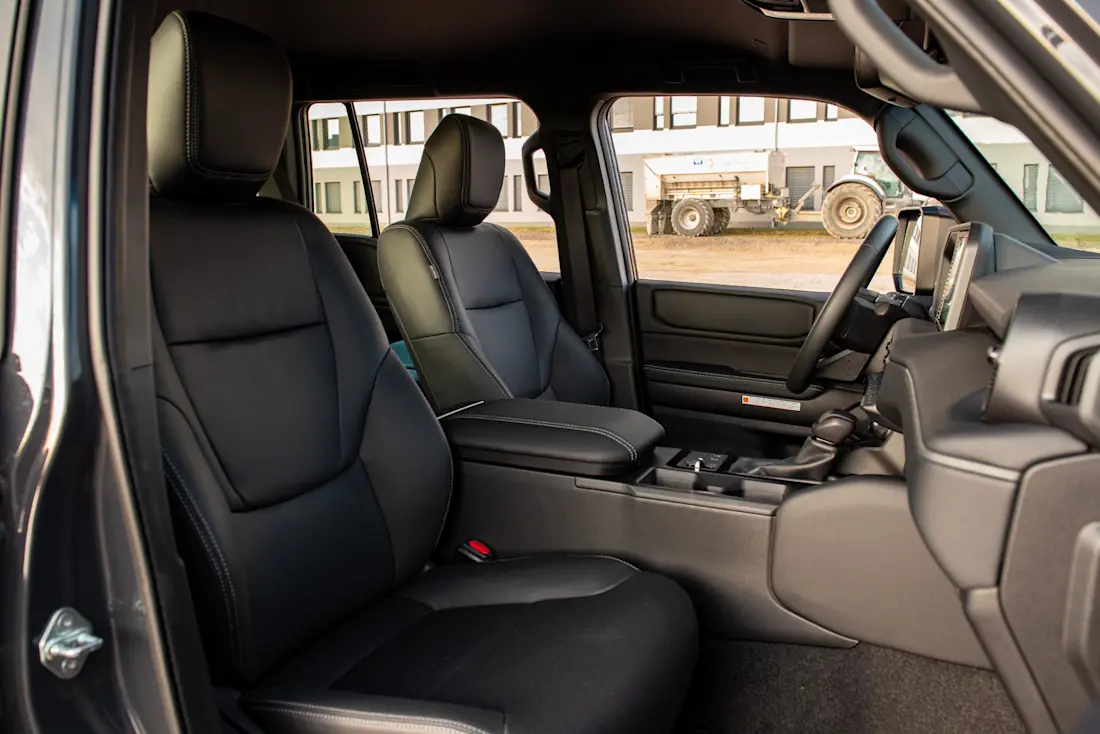 land-cruiser-250-sitze