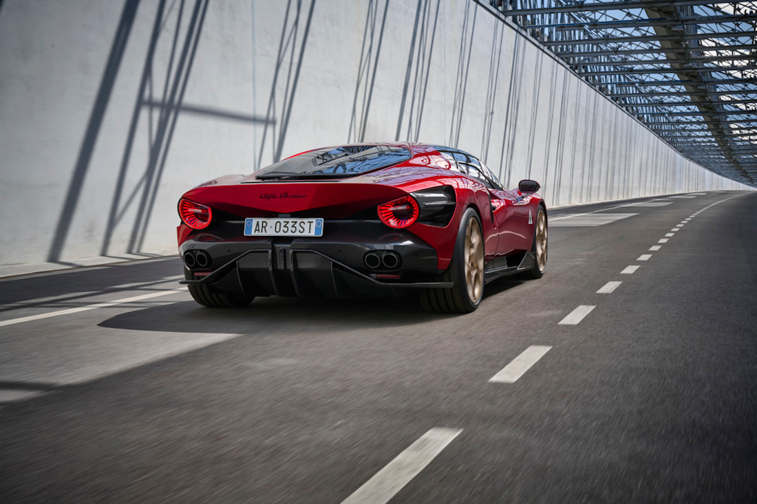 alfa_romeo_33_stradale